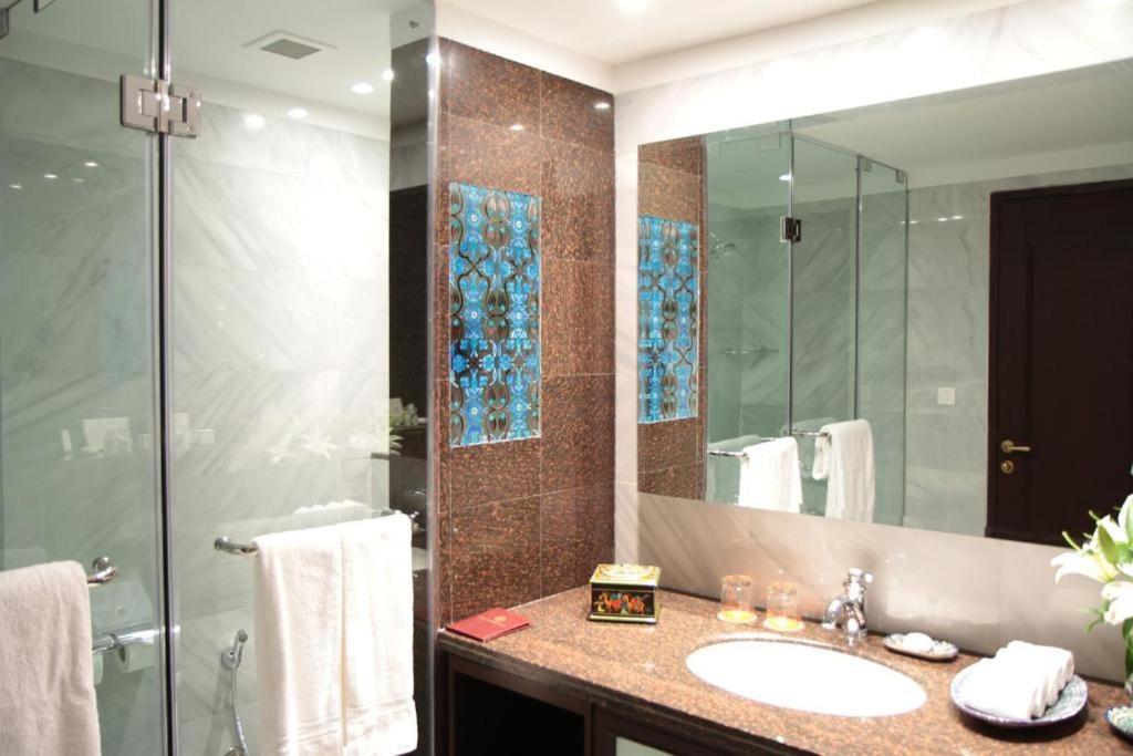 Dushanbe Serena Hotel Esterno foto