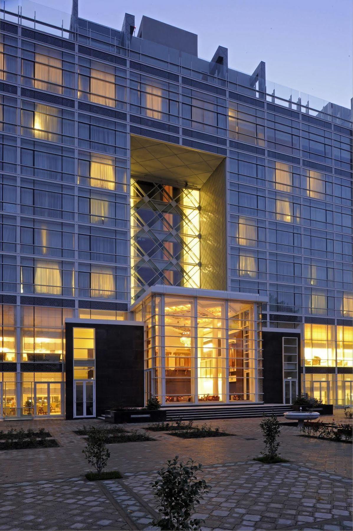 Dushanbe Serena Hotel Esterno foto