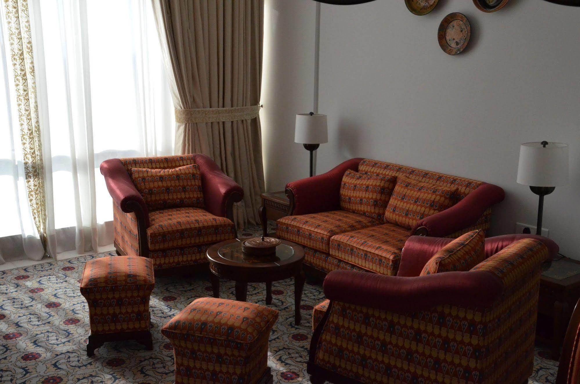Dushanbe Serena Hotel Esterno foto