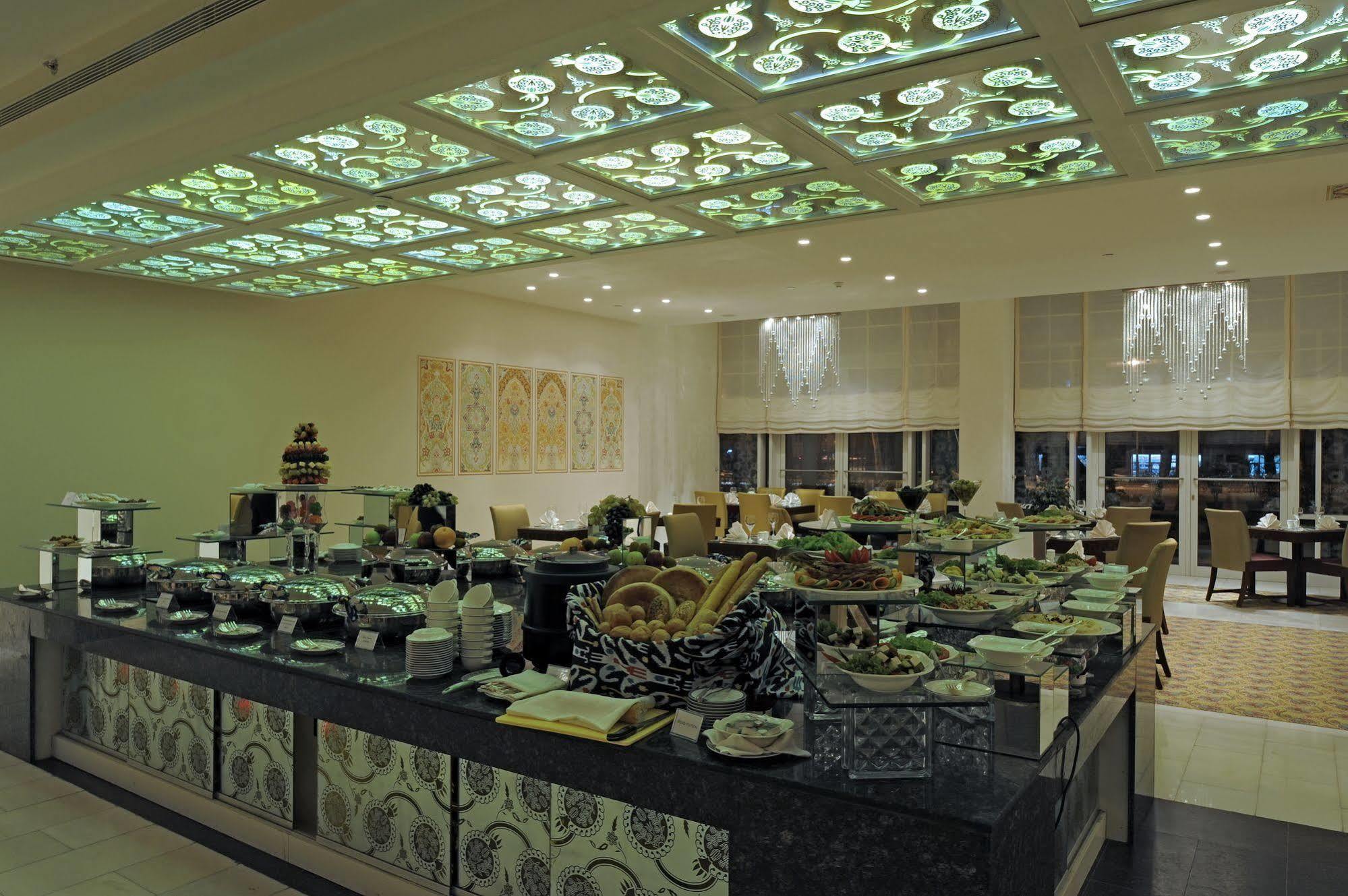 Dushanbe Serena Hotel Esterno foto
